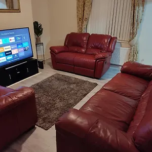 Apartment Cheerful 2-bedroom With Off Street Parking, Blackpool