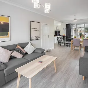Holiday home Fantastic! Family Home: Free Parking, Blackpool