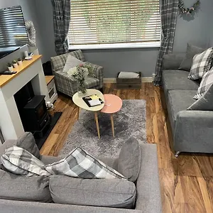 Large Home, Close To Bhx, Nec, Jlr, 4 Double Beds! , Birmingham United Kingdom